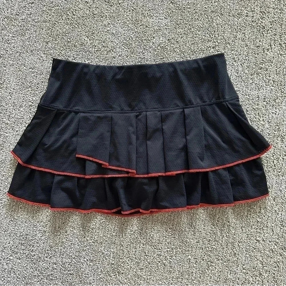 Lucky in Love Skort Women's Size Medium Black Red - Picture 1 of 7